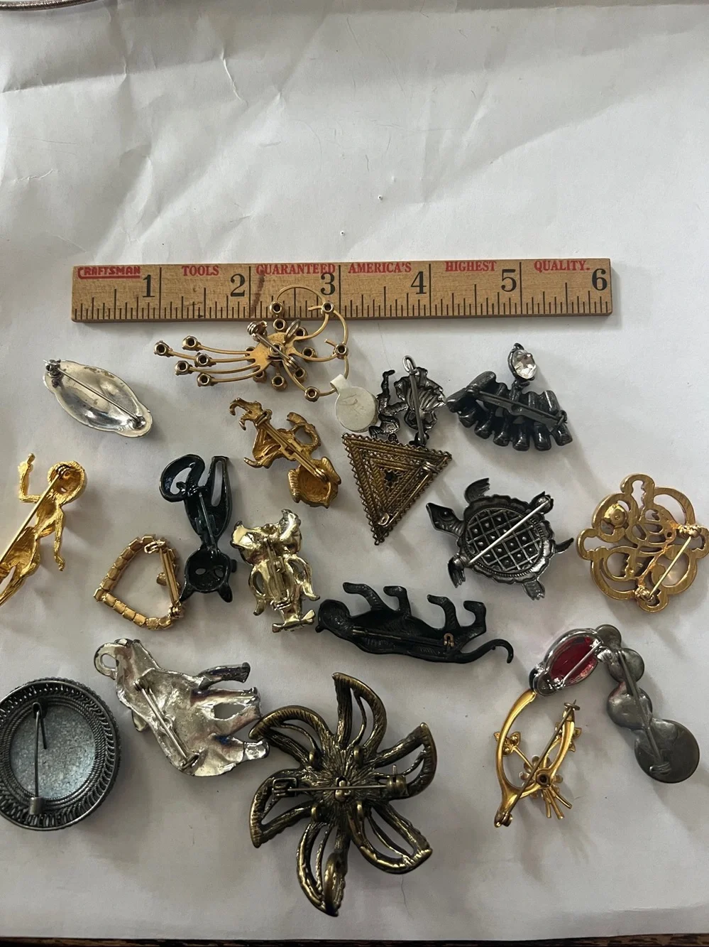 Incredible Lot Vintage brooches & pins